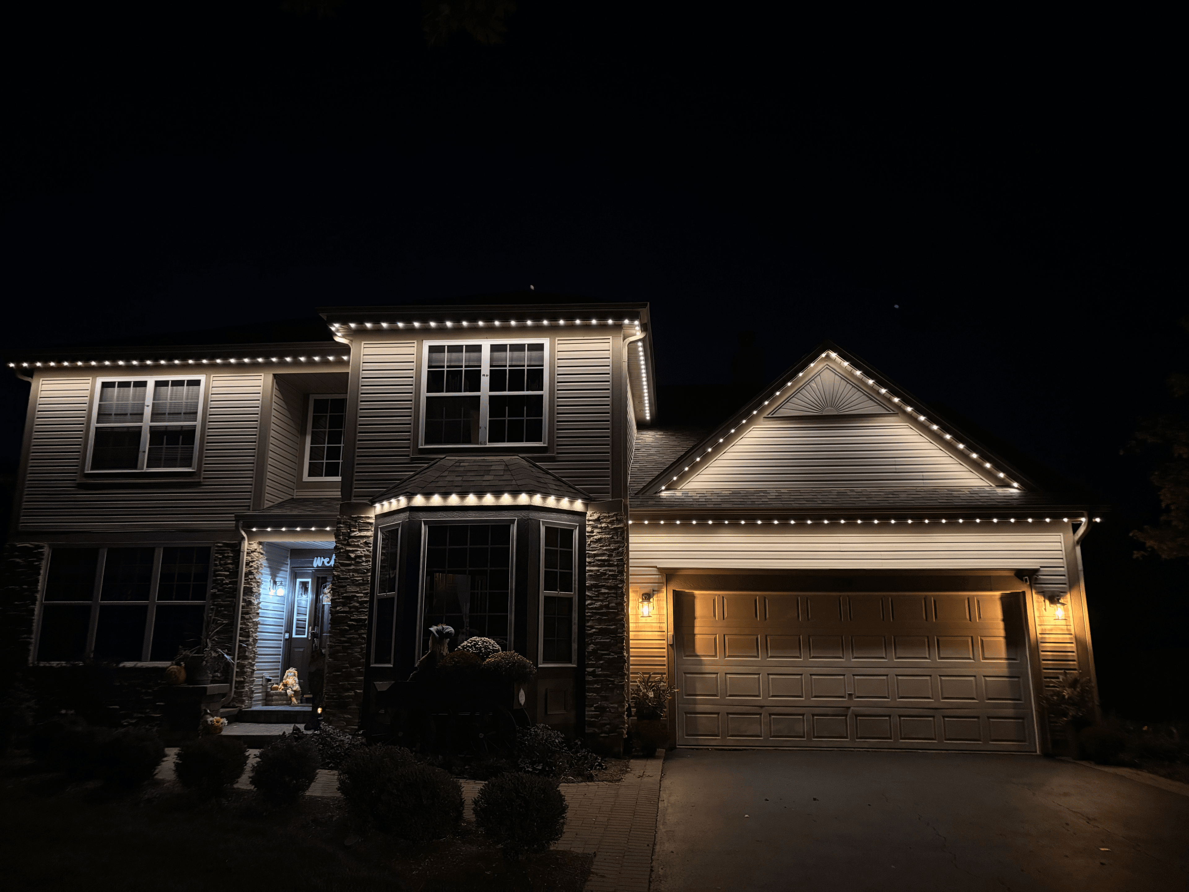 TruLight manufacturer example: Two story home with clean white LED roofline lighting